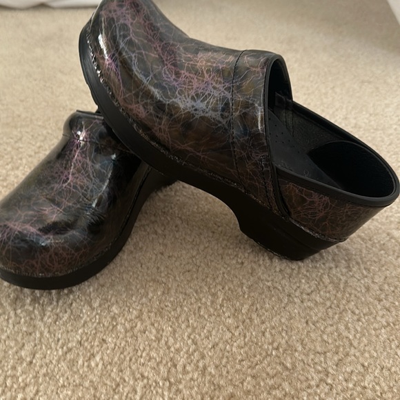 Dansko Professional clog in metallic Ink ; size 37 (US size 7) - Picture 4 of 5